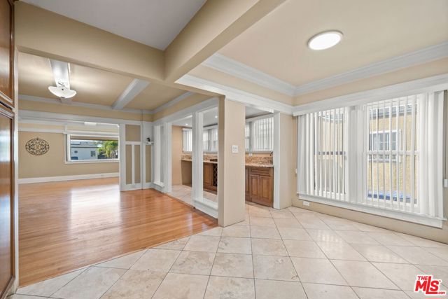 519 W Elm Avenue, Inglewood CA: https://media.crmls.org/mediaz/20212447-1949-4e33-9058-5d03057b2400.jpg