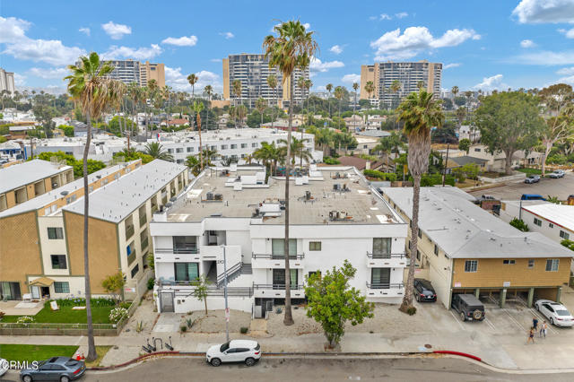2707 Abbot Kinney Boulevard 202 Venice, California Abbot Kinney Boulevard Frontage - Take advantage of this Rare Opportunity to purchase with frontage on Abbot Kinney Boulevard. This spacious top floor condominium has a versatile floorplan featuring two spacious bedrooms, two spacious baths, with two bonus areas that can be decorated according to your desired use. The building is centrally located and provides easy access to everything in Venice, Marina Del Rey, and Santa Monica. It is minutes away from the posh restaurants and stores of world-renowned Abbot Kinney Shopping District, both Venice and Santa Monica beaches and Marina Del Rey boat slips and charters. Santa Monica's Main Street, cafes, and stores are close by as well. Located in a great family area with great schools, it is within commuting distance to most areas in Los Angeles and is located close to Los Angeles International Airport and Santa Monica Airport. Sandwiched between two popular streets, the complex uses both 707 Marr Street and 2707 Abbot Kinney Boulevard for addresses. For your security and comfort, this unit comes with two tandem parking spaces and storage in the gated lower-level parking as well. For added value, the interior of the condominium and exterior of the building have recently remodeled and newly landscaped. Regarding schools: Highly acclaimed Private School, Saint Mark School and Coeur D'Alene Elementary Schools are just around the corner steps away.