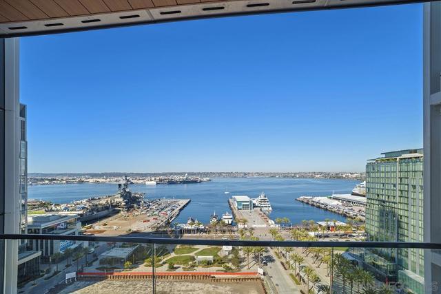888 W E Street, San Diego CA: https://media.crmls.org/mediaz/2021faf6-fd5b-4615-854f-237a669eadcd.jpg