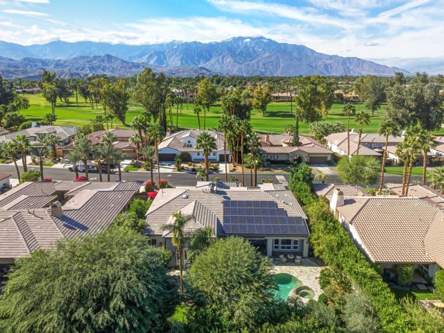 56 Oakmont Drive, Rancho Mirage CA: https://media.crmls.org/mediaz/20220bae-b77d-4678-b21d-16733c5938a0.jpg