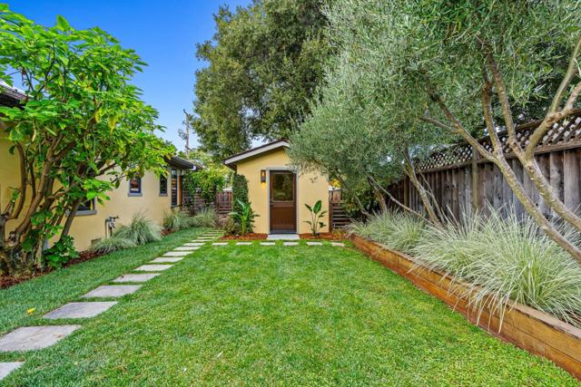 1683 Dalehurst Avenue, Los Altos CA: https://media.crmls.org/mediaz/20228971-cc10-4776-a060-c0e7998d995a.jpg
