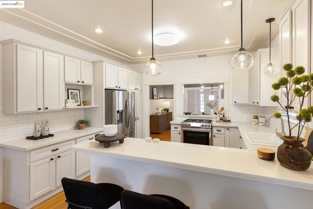 479 41st St, Oakland CA: https://media.crmls.org/mediaz/2022c4b8-f2ae-49b0-a9cd-c800869bcaf4.jpg