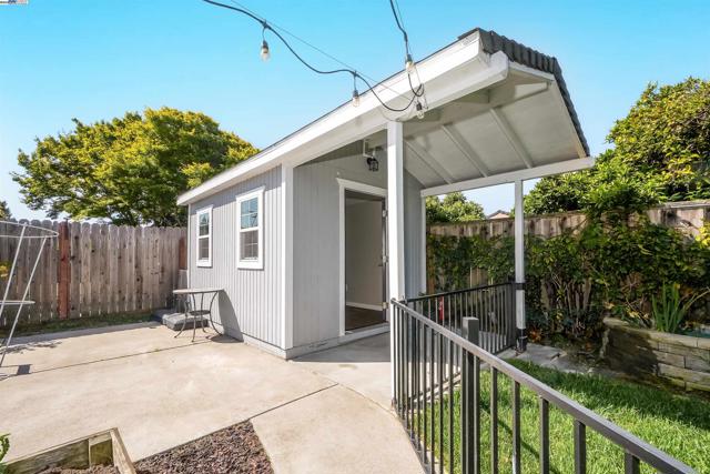 17303 Via Andeta, San Lorenzo CA: https://media.crmls.org/mediaz/202419c6-a167-4178-b609-f2f9787f051b.jpg