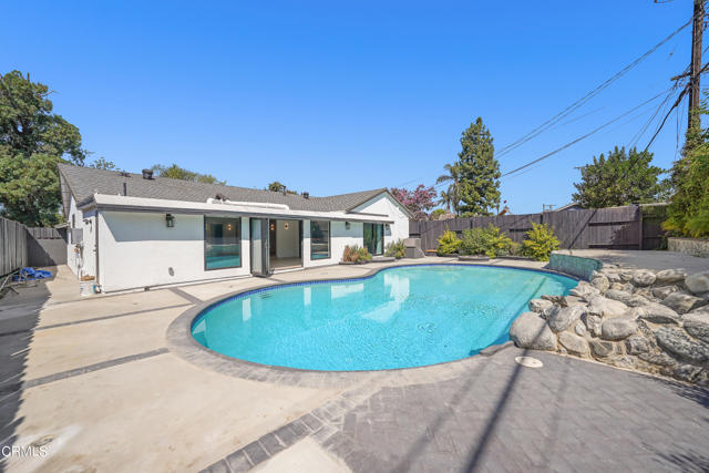 9518 Forbes Avenue, Northridge CA: https://media.crmls.org/mediaz/20245d44-6f4d-44d1-87ca-88c23b836805.jpg