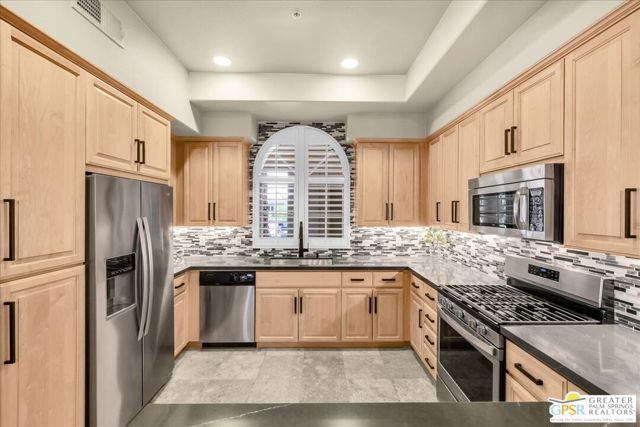 2010 Via San Martino, Palm Desert CA: https://media.crmls.org/mediaz/20248536-8e5e-4bfb-88a5-58de2813efb9.jpg