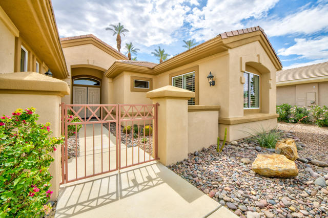 35232 Moorbrook Road, Palm Desert CA: https://media.crmls.org/mediaz/2024c40f-50d4-494f-87ff-e4de87ca6bc2.jpg