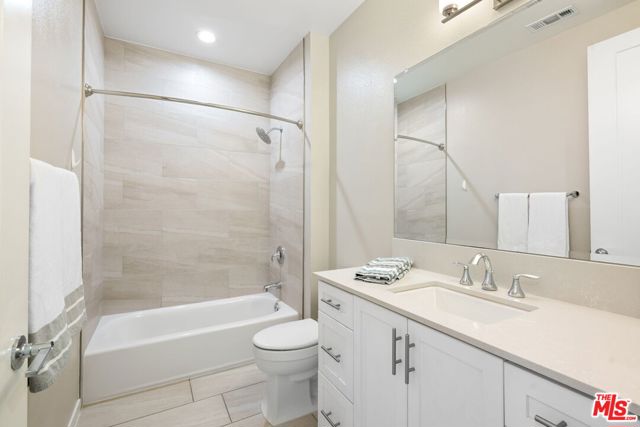 4394 Paxton Place, Calabasas CA: https://media.crmls.org/mediaz/2024fa88-47e5-421d-b6a4-819ba8aceec6.jpg