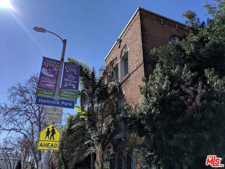 649 N Rossmore Avenue #202