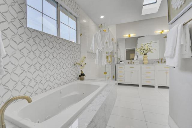 998 Governors Bay Drive, Redwood City CA: https://media.crmls.org/mediaz/20268d18-3808-4902-8bfc-2832eb45eb71.jpg