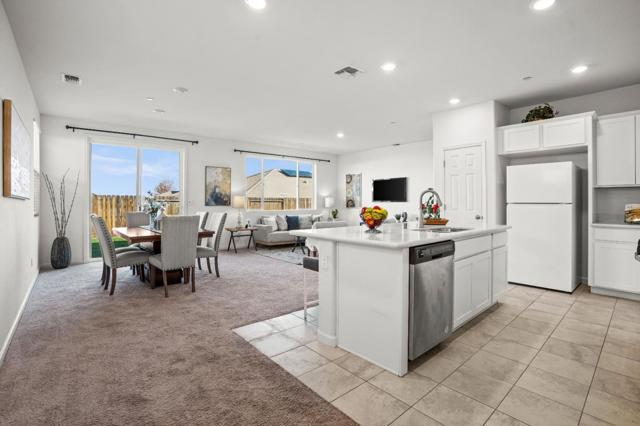 8189 Scrimshaw Way, Sacramento CA: https://media.crmls.org/mediaz/202761e6-6cb9-4e7f-ae55-4eda697a1ef5.jpg