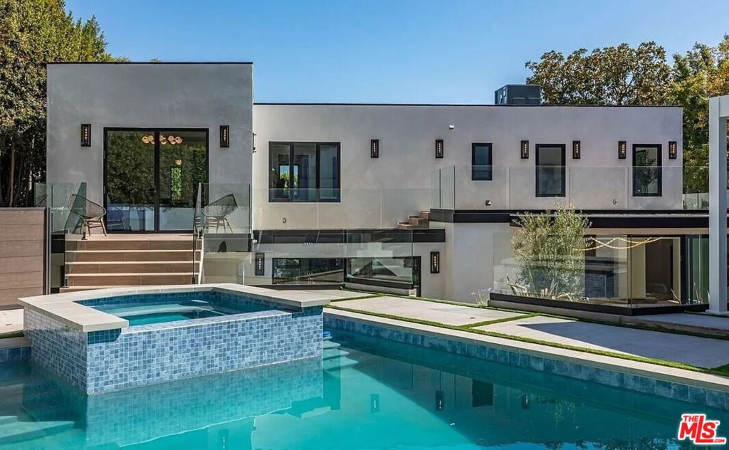 1271 Sunset Plaza Drive