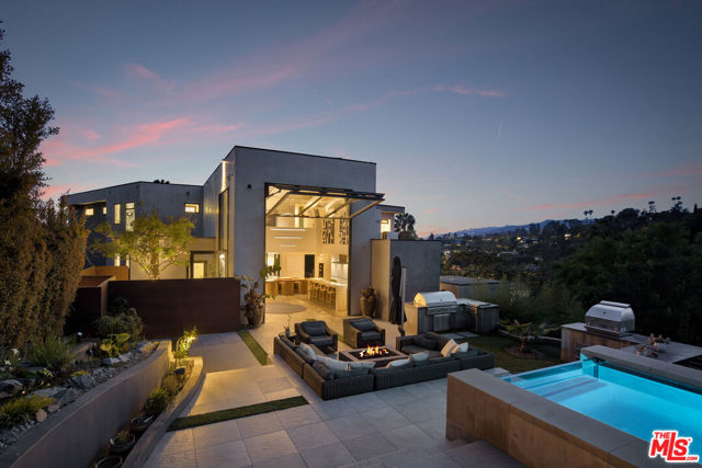5751 Valley Oak Drive, Los Angeles CA: https://media.crmls.org/mediaz/2027f100-2d82-4647-bda1-2d38a383d5eb.jpg