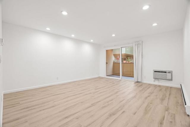 1033 Crestview Drive, Mountain View CA: https://media.crmls.org/mediaz/202826e0-db4f-401e-903d-97b941086c16.jpg