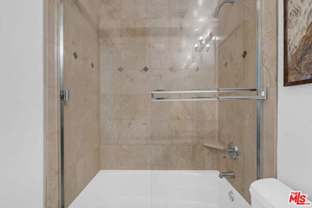 143 N Arnaz Drive, Beverly Hills CA: https://media.crmls.org/mediaz/2028950a-92b2-4178-bc5d-358836a48a17.jpg