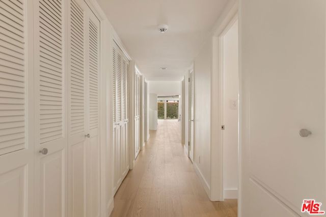 650 N Tigertail Road, Los Angeles CA: https://media.crmls.org/mediaz/20289e58-553a-432d-9d86-ed81c8d8fa26.jpg