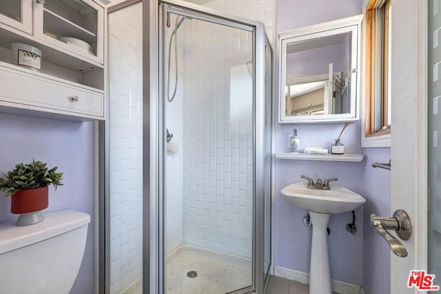 3804 Lenawee Avenue, Culver City CA: https://media.crmls.org/mediaz/2028d9db-727c-42c9-99b5-575bd8b370ce.jpg
