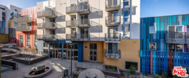 555 Spring Street, Los Angeles CA: https://media.crmls.org/mediaz/20290788-5a2c-4ae1-89e8-07391f993528.jpg
