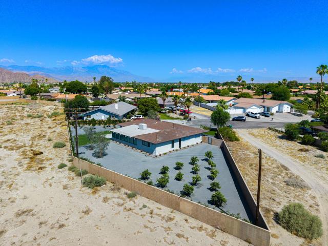 79869 Hummingbird Lane, La Quinta CA: https://media.crmls.org/mediaz/20291fb3-1393-4fae-8c46-3be4aa3826dc.jpg