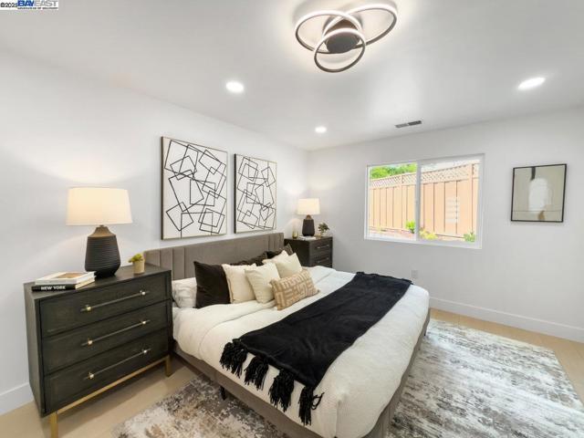 450 Lancaster Way, Redwood City CA: https://media.crmls.org/mediaz/202925b8-ac57-43cb-b5a2-f2343bc40d37.jpg