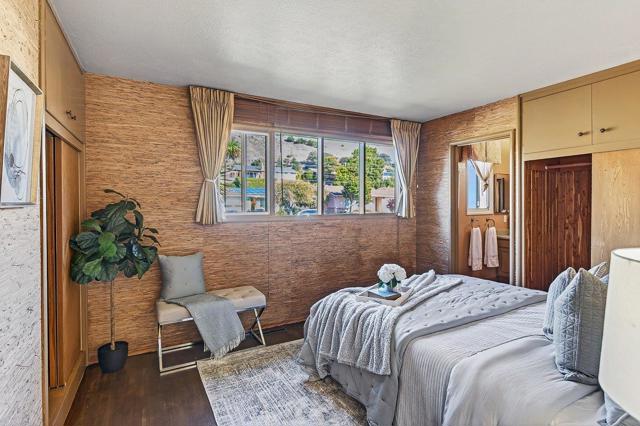 725 Palm Avenue, South San Francisco CA: https://media.crmls.org/mediaz/20296e5f-dde9-4952-bcdc-7ceb43cf8d24.jpg