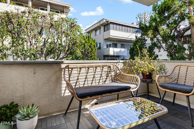 Detail Gallery Image 10 of 27 For 385 S Oakland Ave #205,  Pasadena,  CA 91101 - 3 Beds | 2 Baths