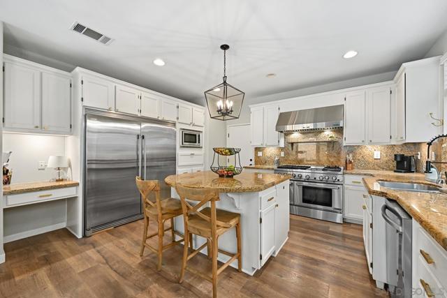 3231 Canyon View Dr, Oceanside CA: https://media.crmls.org/mediaz/2029bf95-d9db-4fd3-8a74-4a68a2c0e668.jpg