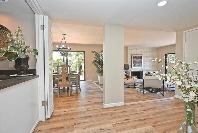 241 Belaire Ct, Danville CA: https://media.crmls.org/mediaz/2029e74d-cca5-4232-8401-d847cae1453d.jpg