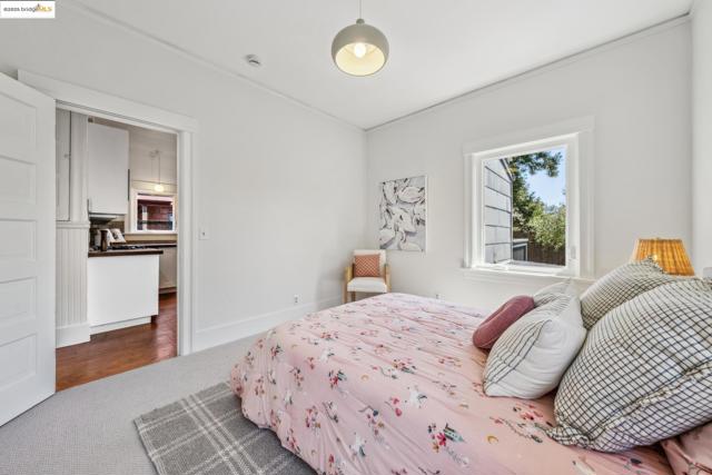 2705 Mathews St, Berkeley CA: https://media.crmls.org/mediaz/202a3309-4823-4653-a570-184eae48c63d.jpg