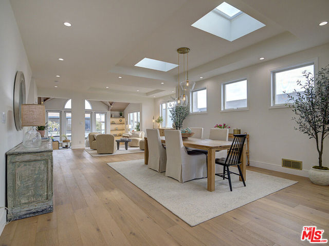 209 19th Street, Manhattan Beach CA: https://media.crmls.org/mediaz/202a4a49-f3b8-4e76-8f4b-262e79078db5.jpg