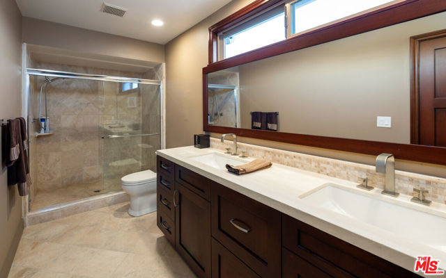 18074 Coastline Drive, Malibu CA: https://media.crmls.org/mediaz/202a7171-467f-4d6a-bd09-de487c220642.jpg
