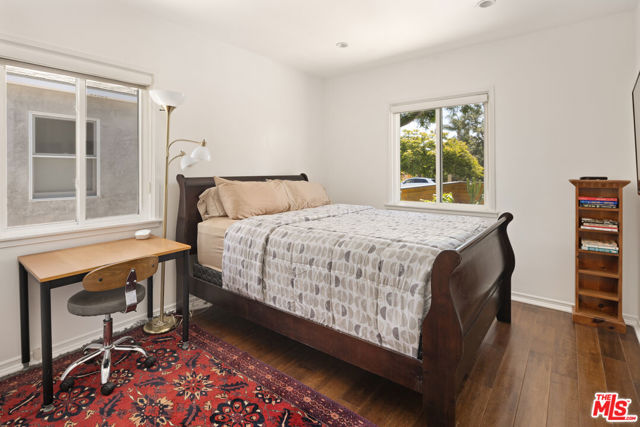 1089 Palms Boulevard, Venice CA: https://media.crmls.org/mediaz/202a9d02-aee3-4a28-af1d-aa18857d8fef.jpg