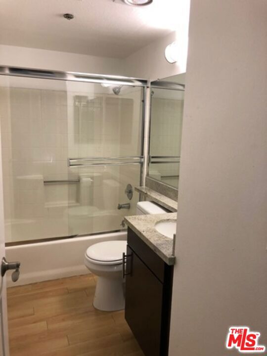 11925 Kling Street, Valley Village CA: https://media.crmls.org/mediaz/202b660a-cc66-4fe4-89f0-dea3926a1872.jpg