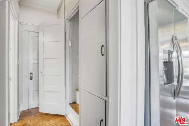 991 Palm Terrace, Pasadena CA: https://media.crmls.org/mediaz/202bf26c-085a-4035-a3d8-b830b8cde5ce.jpg