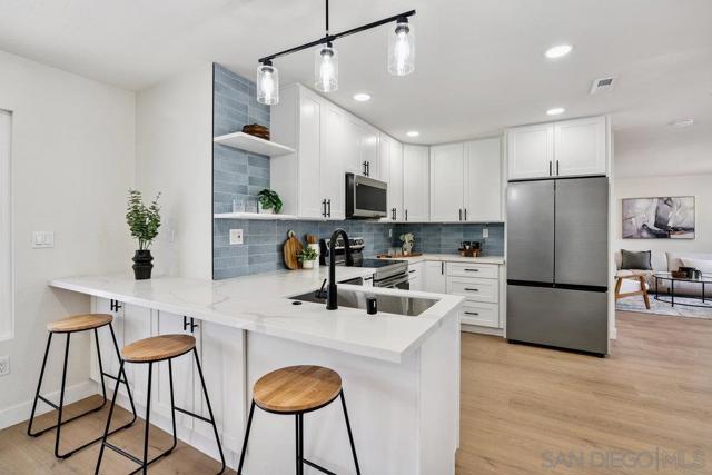 8313 Carlton Oaks Dr, Santee CA: https://media.crmls.org/mediaz/202c19c6-476c-4a39-ab50-b5fe4608658a.jpg