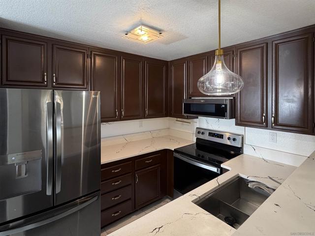 2057 Burton St, San Diego CA: https://media.crmls.org/mediaz/202c4c91-a191-48cc-9802-3bc67ce40739.jpg