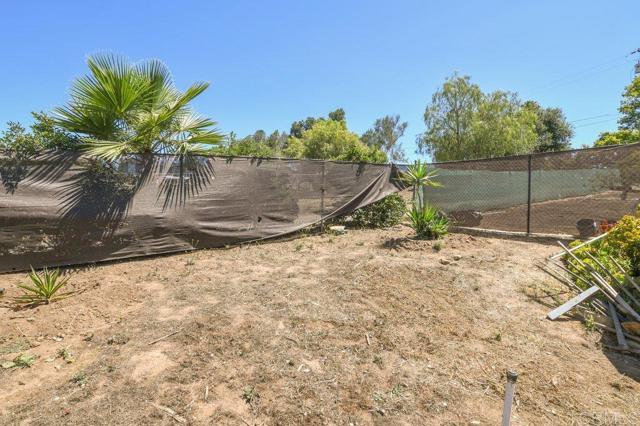 1736 Bellington Lane, Fallbrook CA: https://media.crmls.org/mediaz/202c5902-941f-455c-9788-ce4591e241df.jpg