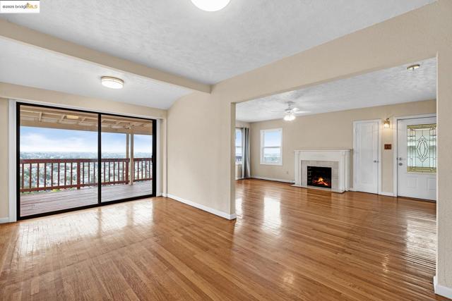 6933 Simson Street, Oakland CA: https://media.crmls.org/mediaz/202c95d8-cc30-4b83-90b6-cddc874a2d7c.jpg