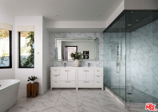 3820 Knobhill Drive, Sherman Oaks CA: https://media.crmls.org/mediaz/202c990a-b19c-45d6-9b9f-b4e04bf07d45.jpg