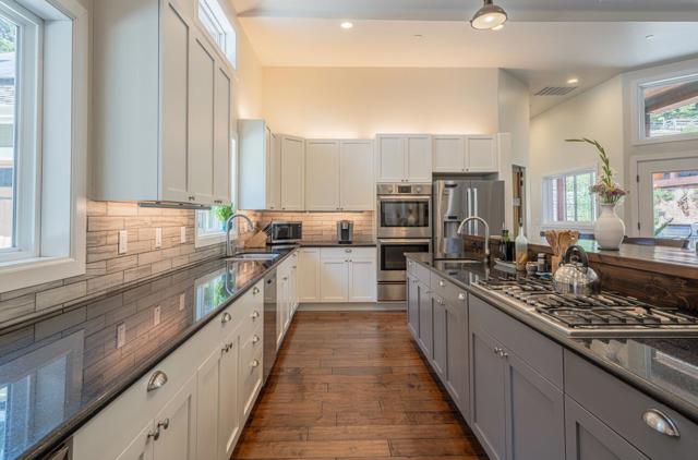 9247 Holly Hill Drive, Salinas CA: https://media.crmls.org/mediaz/202cc7cc-348f-4589-ad46-27363d2931d5.jpg