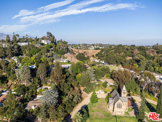 1117 N Avenue 64, Los Angeles CA: https://media.crmls.org/mediaz/202d029f-2151-42d9-9055-a15d2beb559d.jpg