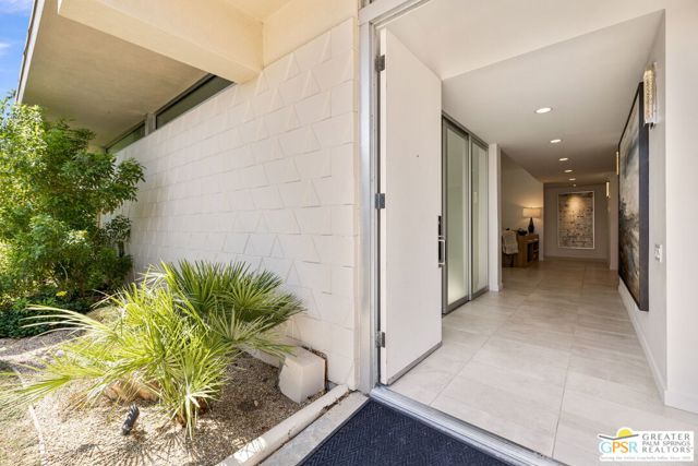 207 Desert Lakes Drive, Palm Springs CA: https://media.crmls.org/mediaz/202d3aa1-0fd6-4d98-acc2-38f09e2588ab.jpg
