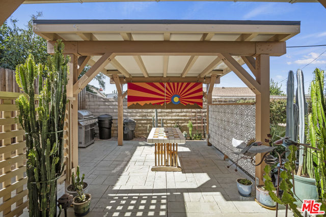 877 Chelsea Court, Simi Valley CA: https://media.crmls.org/mediaz/202d753c-c657-460b-a983-6a2ad21ee86c.jpg