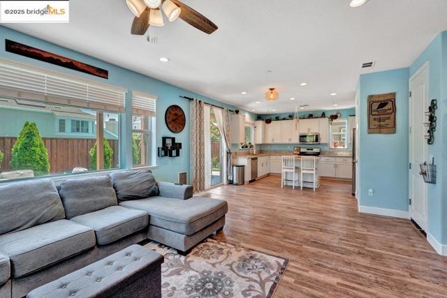 4670 Fuschia Way, Oakley CA: https://media.crmls.org/mediaz/202e4932-c52a-4b1b-b5d1-166ec99b68d3.jpg