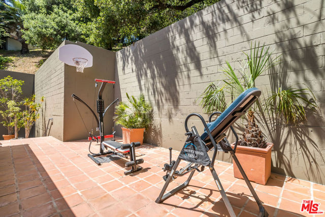 941 N Norman Place, Los Angeles CA: https://media.crmls.org/mediaz/202e9fb6-bee3-4993-a9da-86b79d33460e.jpg