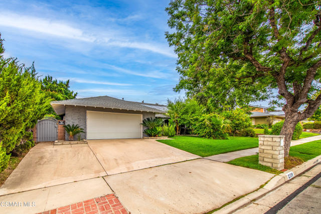 2719 Licia Place, Simi Valley CA: https://media.crmls.org/mediaz/202f9df1-765a-4704-8dd1-0e5fe5835116.jpg