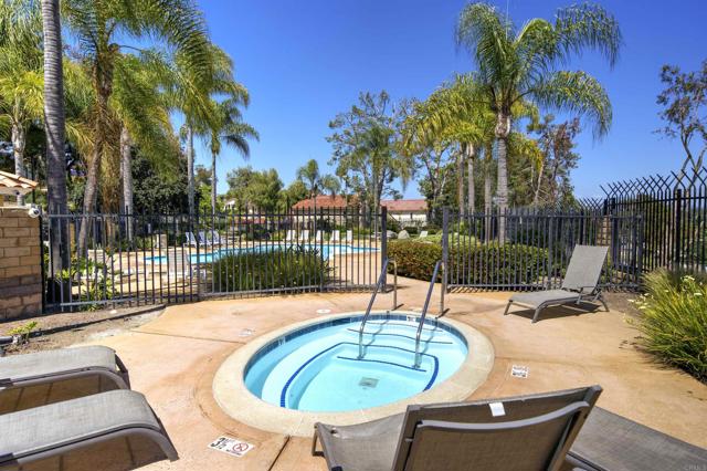 Detail Gallery Image 8 of 44 For 1688 Crystal Ridge Ct, Vista,  CA 92081 - 4 Beds | 2/1 Baths