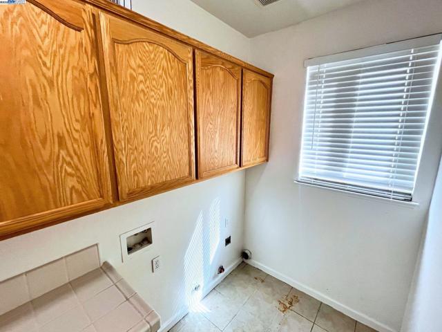 4651 Stern Dr, Merced CA: https://media.crmls.org/mediaz/202ff539-7733-4865-a100-16de025d7bb8.jpg