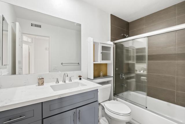 Detail Gallery Image 11 of 28 For 7215 Calabria Ct #74,  San Diego,  CA 92122 - 2 Beds | 2 Baths