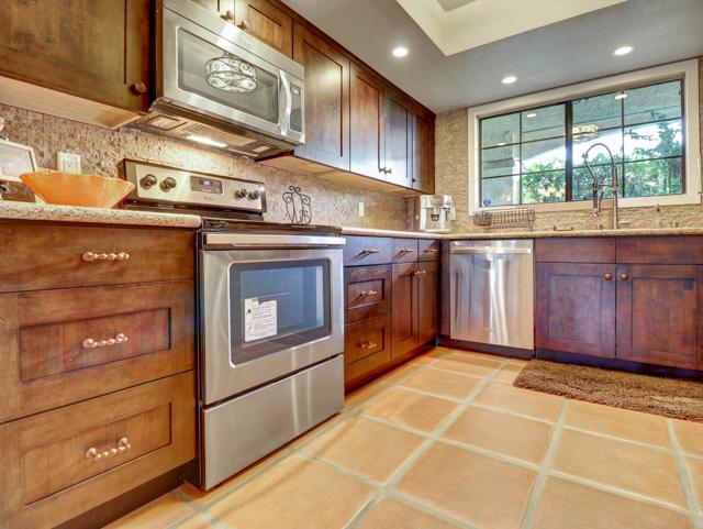 2001 E Camino Parocela, Palm Springs CA: https://media.crmls.org/mediaz/2031a4c3-b0cb-4f70-b228-bbf9901066b1.jpg