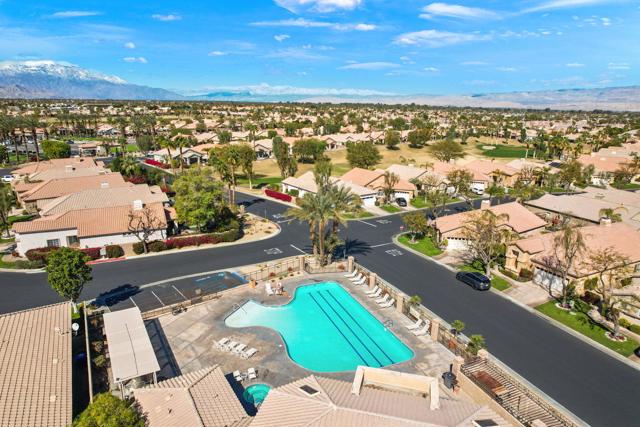 80055 Jasper Park Avenue, Indio CA: https://media.crmls.org/mediaz/2031d97c-1576-44f2-89ff-271e5d1e4c08.jpg